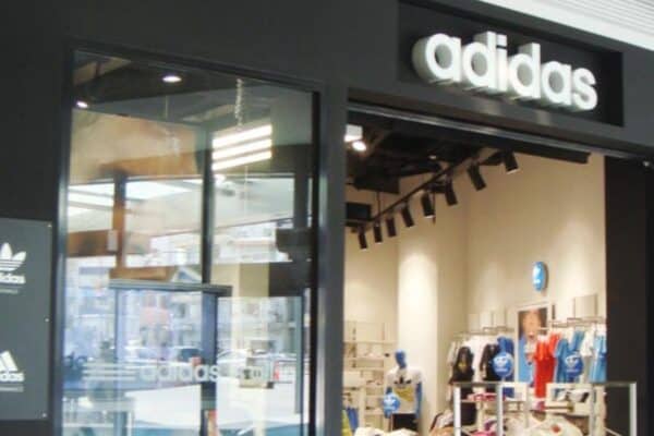 Ελαιοχρωματισμοί Καταστήματος Adidas στο Metro Mall